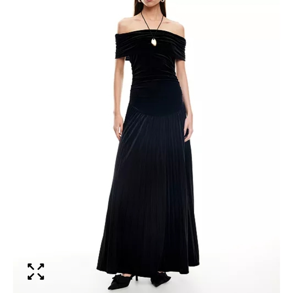 NWT Lioness Field of Dreams Off The Shoulder Pleated Maxi Dress Gown in Black S